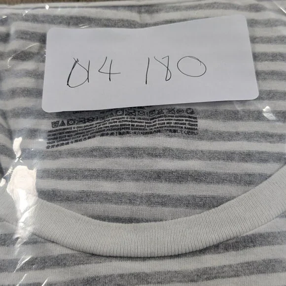 Disney Store T Shirt Top Womens XL Cruella Deville Graphic Short Sleeve V Neck - Picture 8 of 8